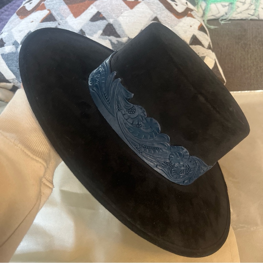 Chida Frida- Elegant Black and Blue Women's Hat